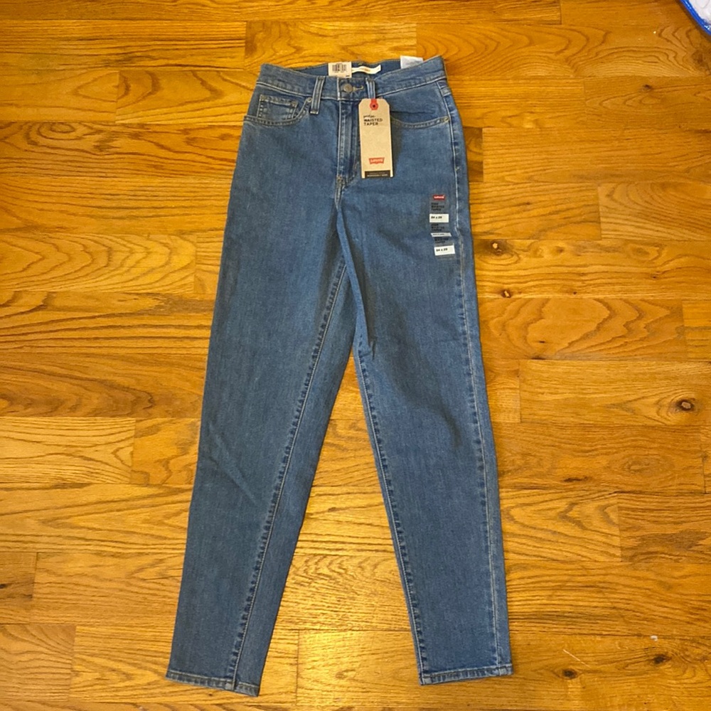 NWT Levi’s High Waisted Tapered Jeans in FYI in Size 24 x 29